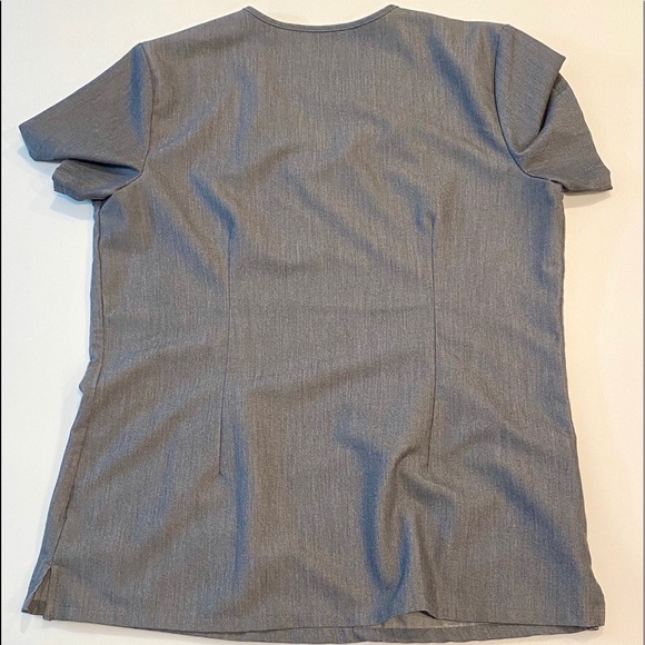 Figs Casma Graphite three pocket scrub top. Small - Picture 5 of 6